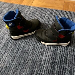 Sorel Snow Boots size 9